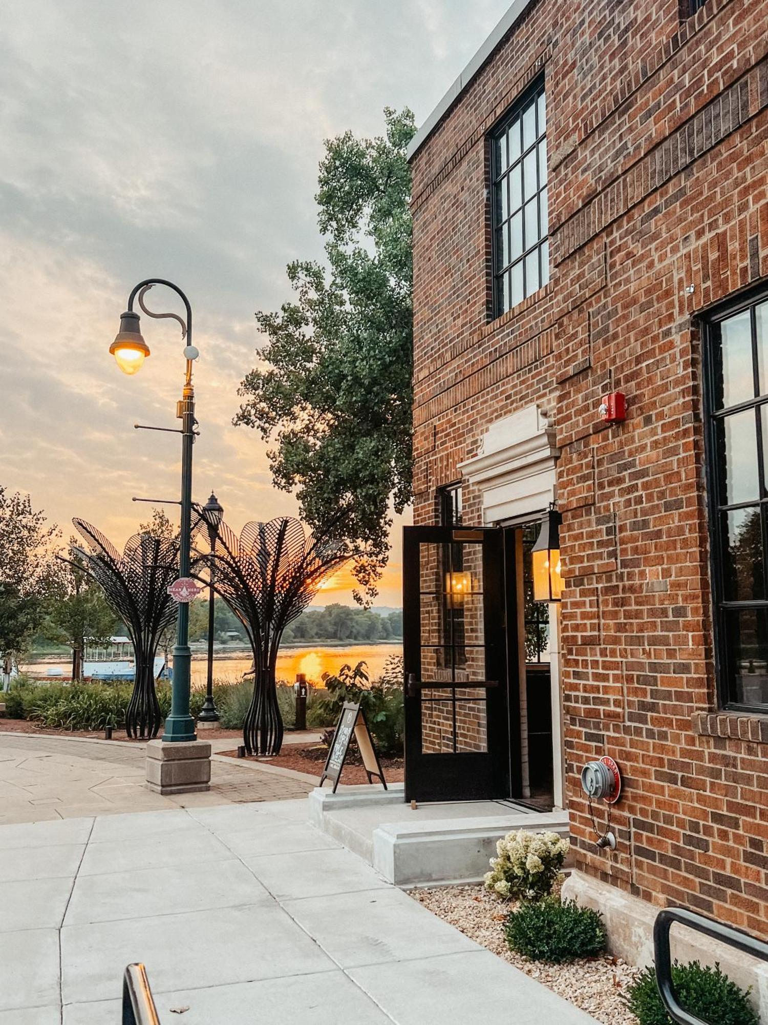 Hatchery Hotel & Event Center La Crosse Exterior foto